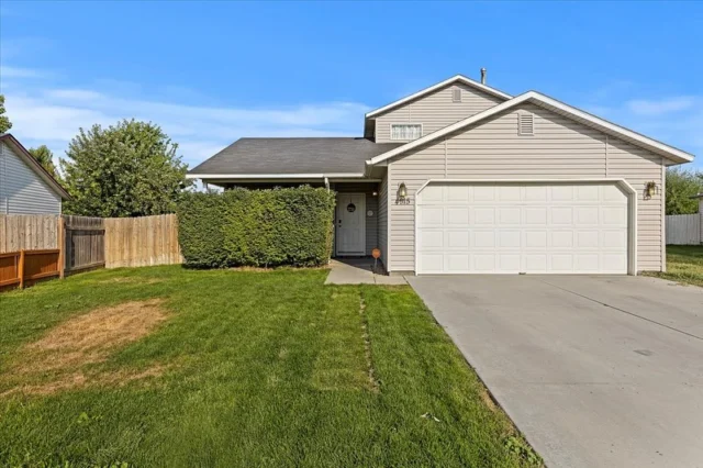 ✨JUST LISTED ✨ 

🛏️ 3 bedrooms | 🛀 2 bathrooms | 📐1,168sqft. 
📍4915 Pioneer Ave. Caldwell, ID

Welcome to your new home in Caldwell! This charming 3 bed/2 bath gem spans 1,168 sqft and is situated on a generous lot. Inside the home, you’ll find an inviting living room with vaulted ceilings. The updated kitchen features sleek stainless steel appliances, two-toned cabinets, and quartz countertops. The main floor boasts updated flooring, adding a fresh touch to the home’s interior. Outside, the property offers plenty of space to relax, garden, or entertain. Located just 10 minutes from Indian Creek Plaza and downtown Caldwell, this home is the ideal blend of comfort and convenience, ready for you to make it your own! 

Join me for open houses this weekend! Saturday 8/17 from 11am-1pm and Sunday 8/18 from 1-3pm 🏡

Have questions? Interested in seeing it for yourself?

Contact Me:
📲 208.409.1902

#MWRealEstate #HomesOfIdaho